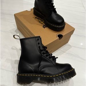 Doc Marten “1460 Bex” Black Size 7W (5.5Y)